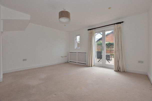 3 bedroom end of terrace house to rent - Photo 1