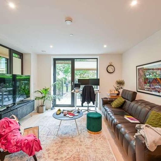 John Cabot House, Royal Docks, E16 - Photo 1