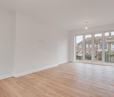 To Let 2 Bed Maisonette - Upper - Photo 2