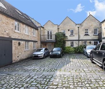 4 bedroom mews to rent - Photo 1