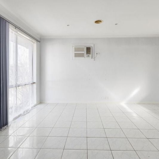 Comfort, Space & Convenience in the Heart of Sydenham - Photo 1