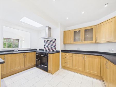 3 bedroom terraced house to rent - Photo 4