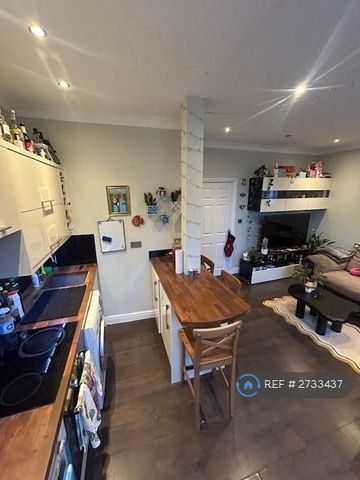 1 bedroom flat to rent - Photo 2
