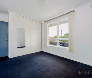 2 Bed, 1 Bath - Photo 4