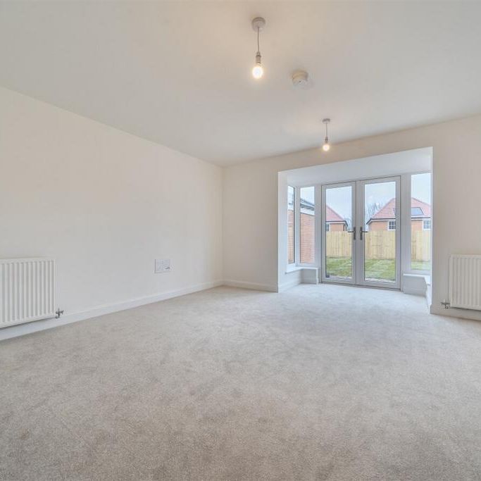 4 bedroom semi-detached house to rent - Photo 1