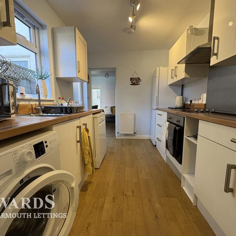 3 bedroom end of terrace house to rent - Photo 1