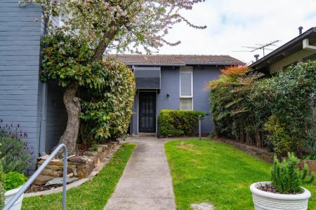 BOUTIQUE VILLA IN PRIZED BEACHSIDE POCKET! - Photo 5