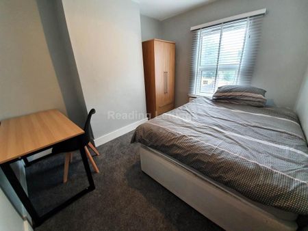 4 bedroom terraced house to rent - Photo 2