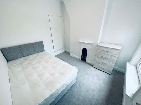 1 bedroom in a house share to rent - Photo 4