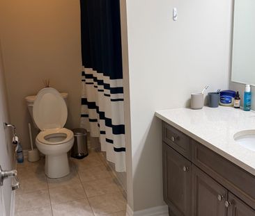 For Lease - 165 Wheat Boom Drive, Oakville, Ontario - Photo 2