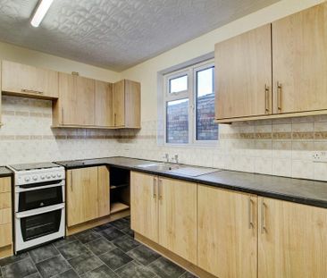 3 bedroom terraced house to rent - Photo 3