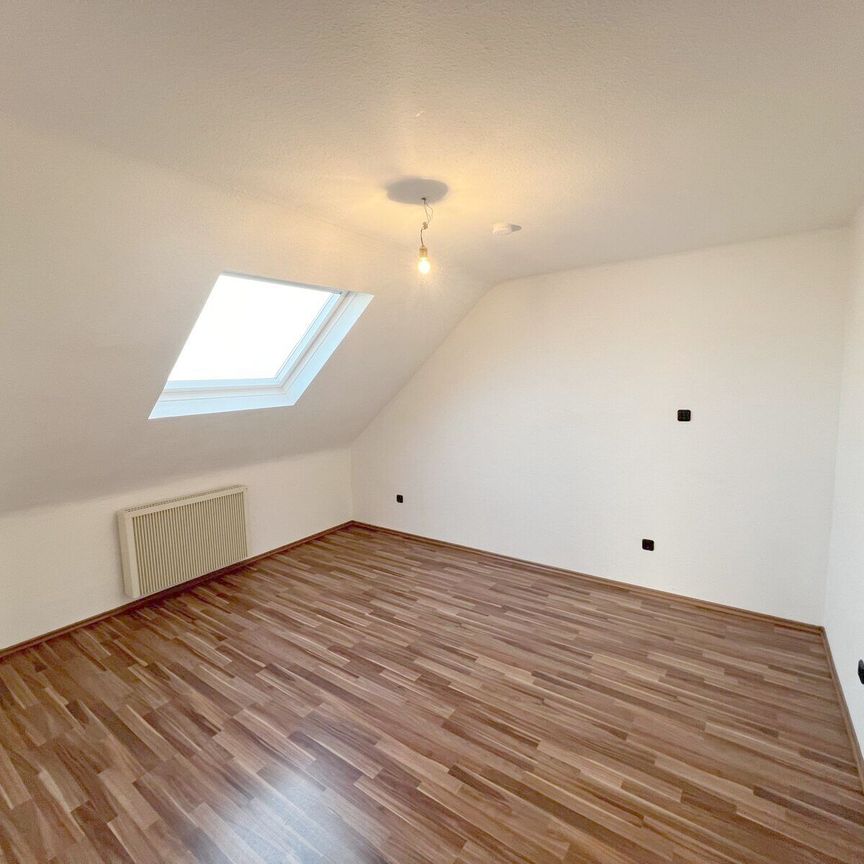 Reinsfeld: Attraktive Maisonette-Wohnung mit zwei Bädern, Balkon, Keller und Garage - Photo 1
