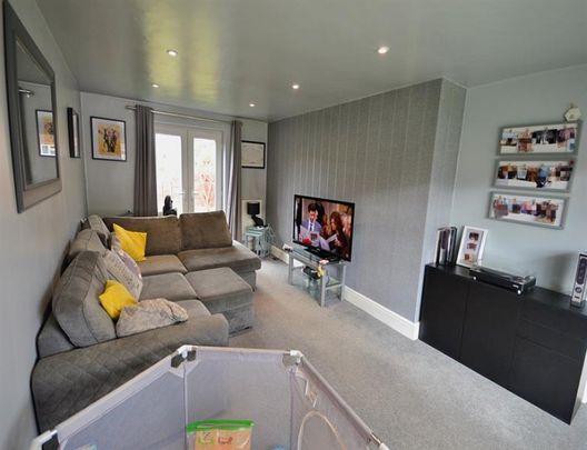2 Bedroom End Terrace To Let - Photo 1