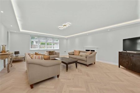 Five bedroom, new build family home in Ascot. - Photo 4