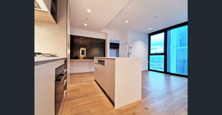 CONVENIENT CBD LIVING - 2 BED 2 BATH APARTMENT - Photo 5