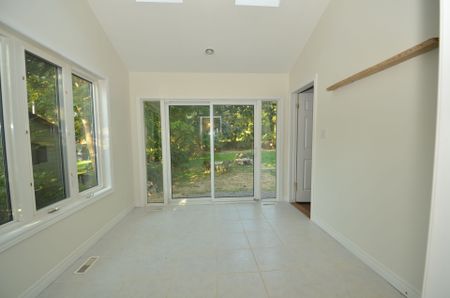 For Lease - 490 Springbrook Avenue, Hamilton, Ontario - Photo 2