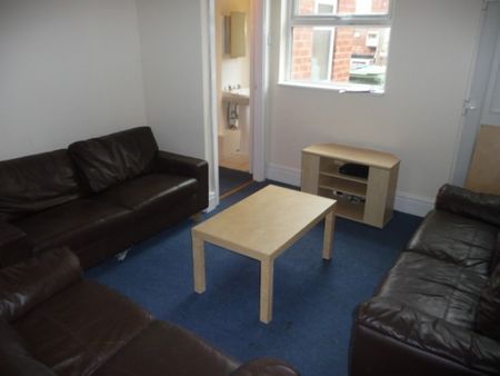 5 Bed - Spring Grove Walk, Hyde Park, Leeds - Photo 4