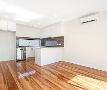 2/4 York Street, Pascoe Vale South VIC 3044 - Photo 2