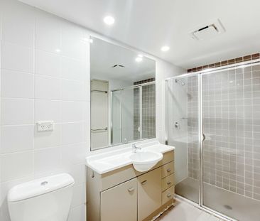 Spacious Garden View Apartment ! - Photo 6
