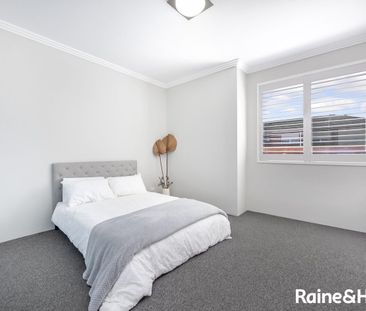 Designer Two Bedroom Apartment In Earlwood - Photo 4