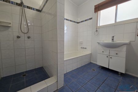 1 Bedroom Partly Furnished Unit Conveniently Located! - Photo 3