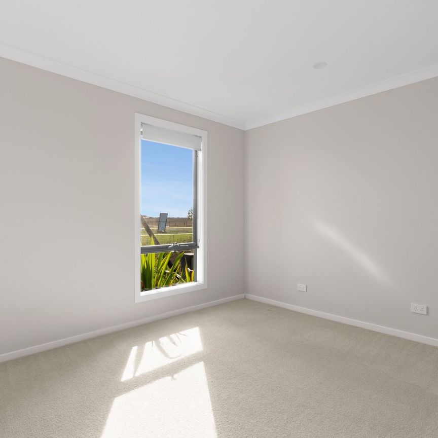 Near New Town House in Meridian Estate&excl; - Photo 1