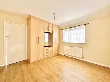 3 bedroom end of terrace house to rent - Photo 4