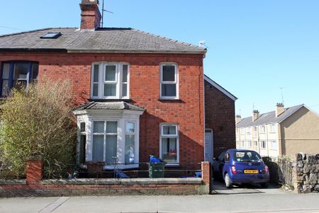 5 bedroom end of terrace house to rent - Photo 2