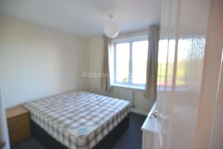 Regis Park, Earley, RG6 - Photo 3