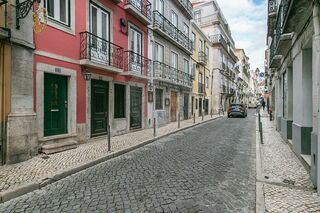 Apartment 3 bedrooms Renovated Santa Catarina Lisboa for rent - kitchen, river view - Photo 5