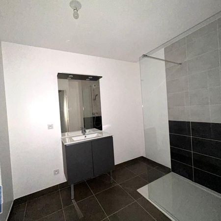 Location Appartement 3 pièces 50m² BONNEVILLE 74130 - Photo 3