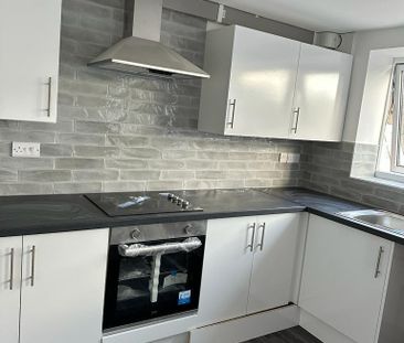 5 bedroom semi-detached house to rent - Photo 3