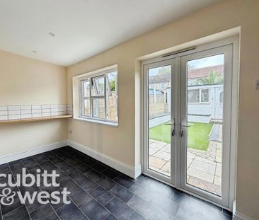 3 bedroom link detached house to rent - Photo 4
