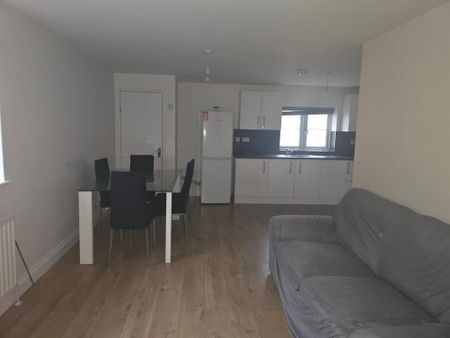 4 bedroom flat to rent - Photo 2