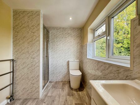 4 bedroom House To Let - Photo 2