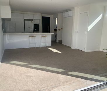 Chic 2BR Townhouse in Titahi Bay - Photo 5