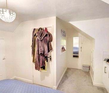 3 bedroom semi-detached bungalow to rent - Photo 3