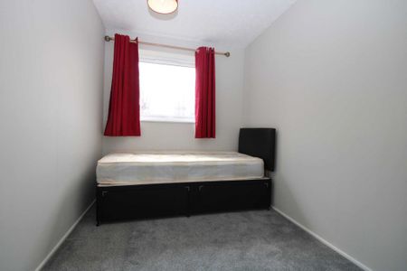 2 bed Flat for rent - Photo 2
