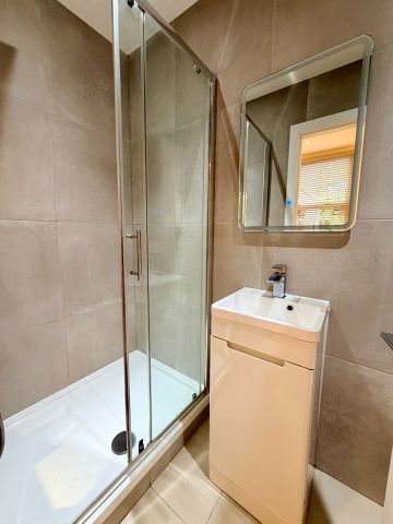 2 Bed Maisonette, Chaplin Road, NW2 - Photo 4