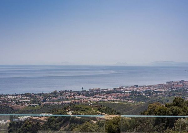 Luxury Villa for rent in Marbella Del Este, Andalusia