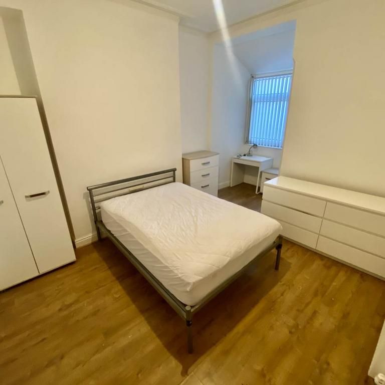 5 bedroom house to rent - Photo 1
