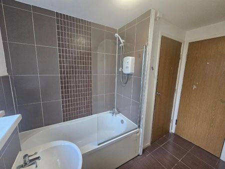 2 bedroom flat to rent - Photo 4