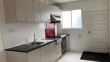 3 bedroom townhouse - Photo 3