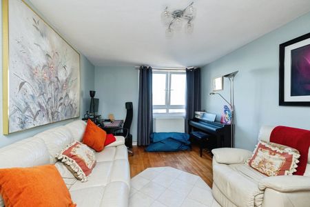 3 Bed Flat, Ward Point, SE11 - Photo 2
