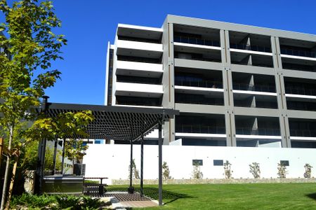 16/44 Macquarie Street, Barton ACT 2600 - Apartment For Rent | Domain - Photo 2