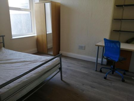 4 bedroom maisonette to rent - Photo 3