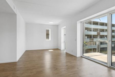 Moderne 4-værelses lejlighed med terrasse i Nørresundby - Photo 2