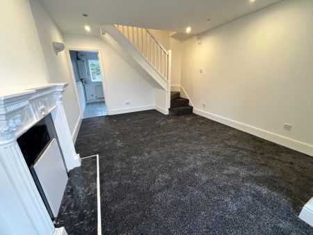 2 bedroom terraced house to rent - Photo 2