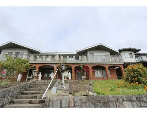 Beautiful 2 Bedroom Suite in Burnaby North! | 1124 Holdom Avenue, Burnaby - Photo 1