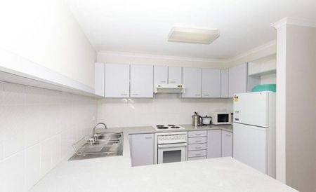 Bright and Modern Two-Bedroom Apartment in the Heart of Lyneham - Photo 5